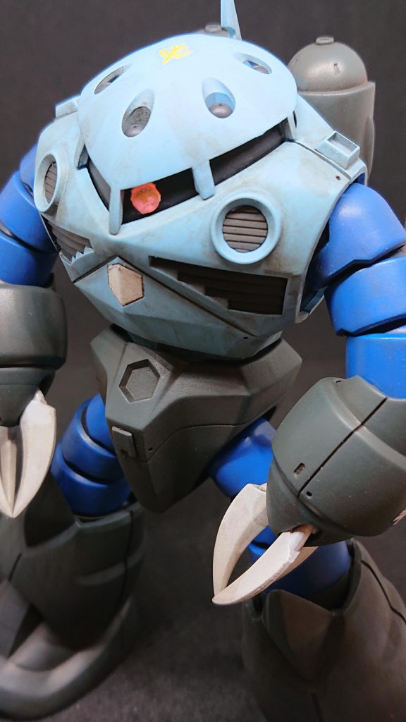 今回はデカールは少なめにしてウェザリング仕上げに。