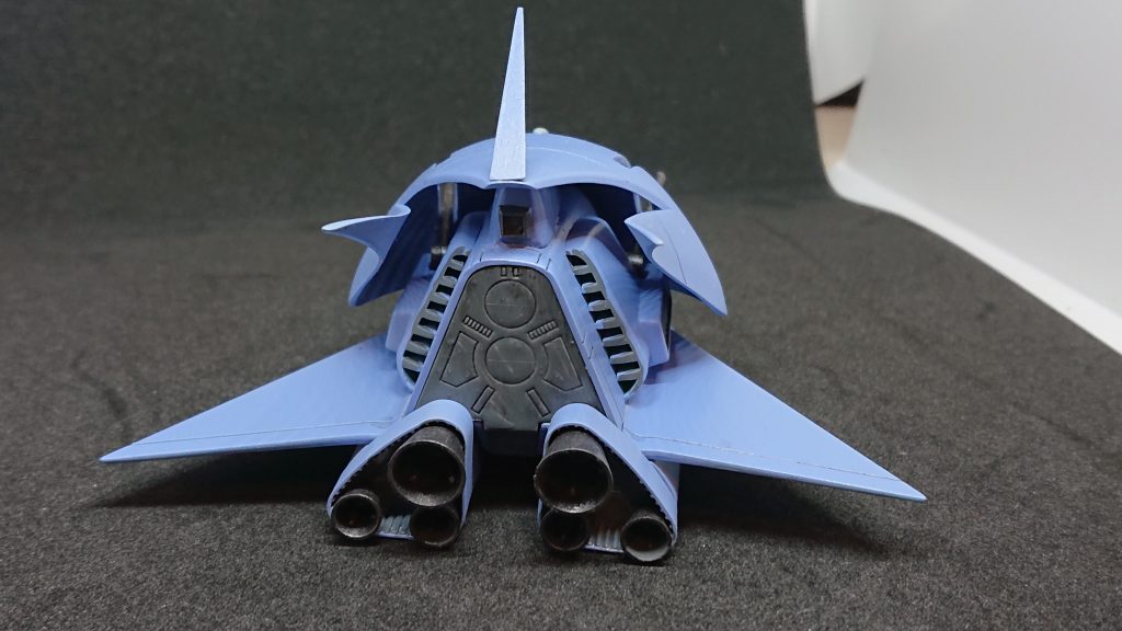 カウルを少し持ち上げてみました。
かさ上げしたところにバーニア追加。

後方のバーニアもアフターパーツに変更、大型化しました。