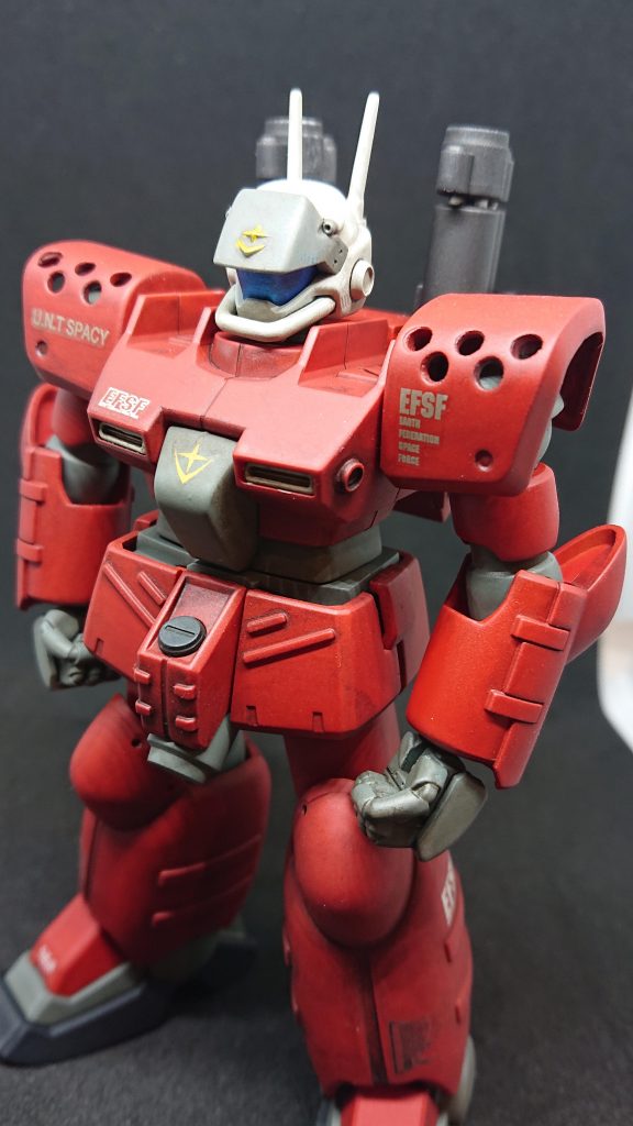 肩アーマーのブチ穴を開口しました。