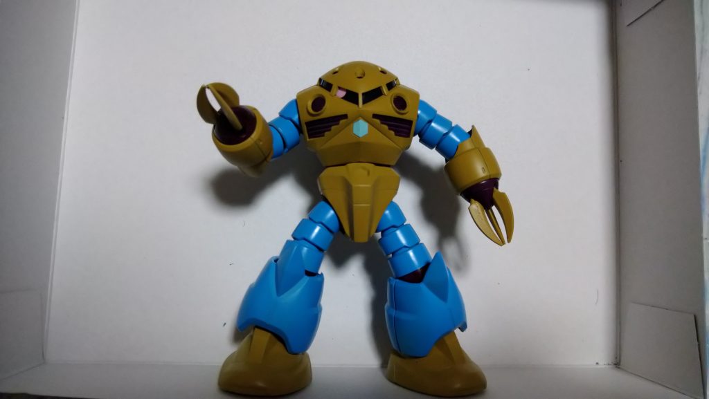 正面
目の位置をかなり変えてみました