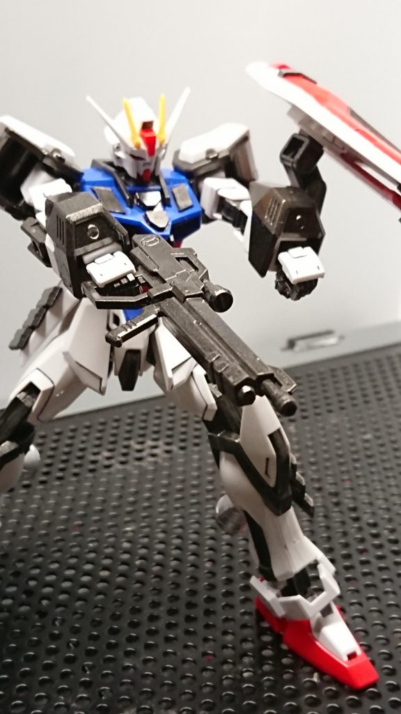 ストライクがもともと持っていた武器の他に腕部バルカン砲、シールドブレードを追加し対応力を上げました!皆さんはこのバルカン誰のものか分かりますか??