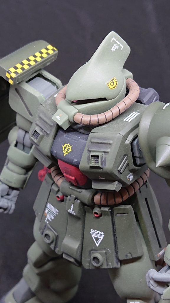 トサカははエポパテを盛って作りました。
+