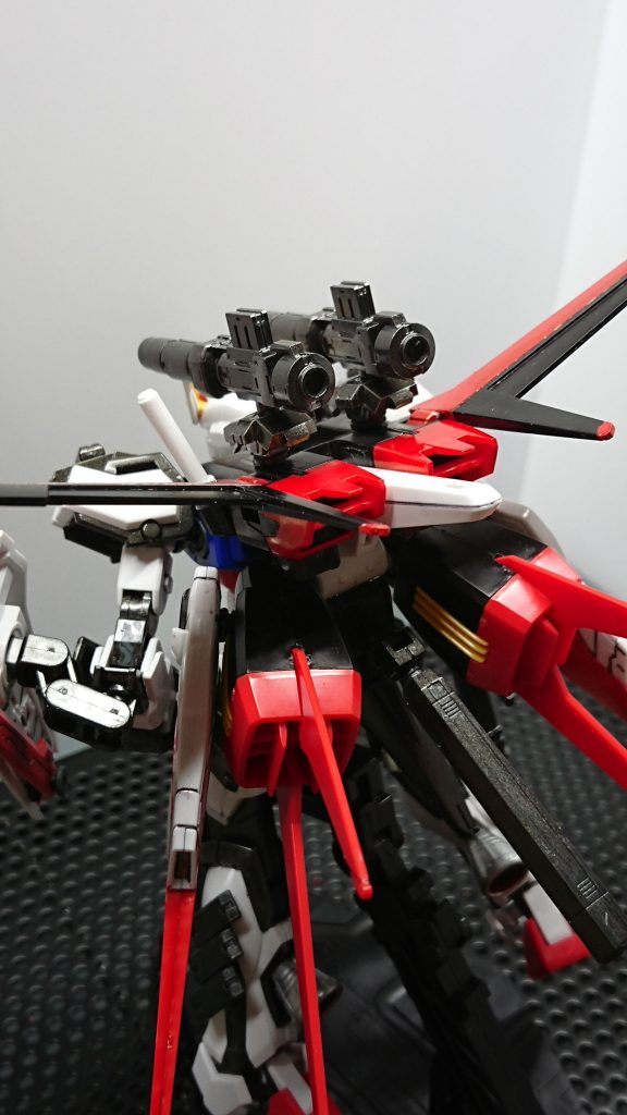 両サイドにバインダーを追加し、下部にエネルギータンクを増設、エネルギーキャノン砲を2門備えパック自体にも攻撃能力を持たせました。