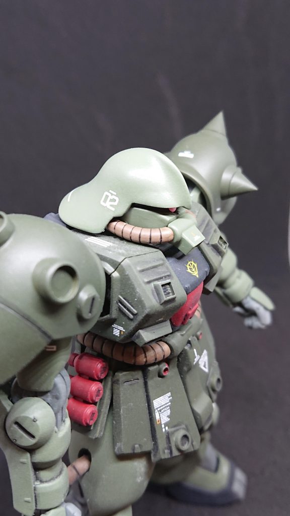 ダース・ベイダーのような頭部になりました。
+