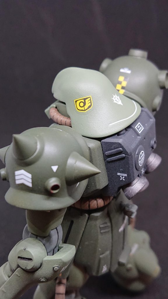 ヘルメットの面積増えたのでデカールを多めにしました。
+