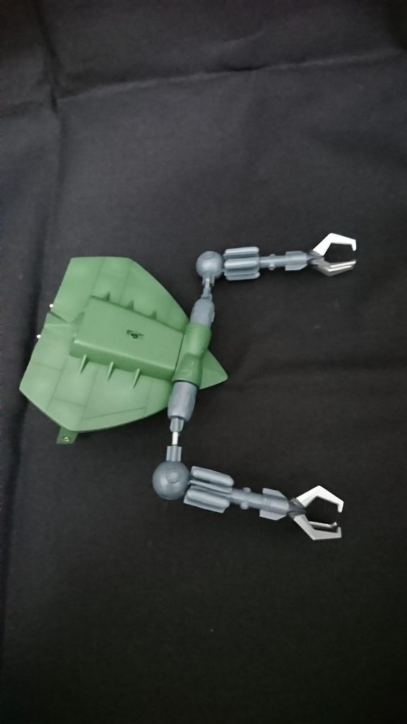 裏面にもスジボリを追加。専用台座しか付けれなかったので3mm穴に改造してアクションベースに対応させました。