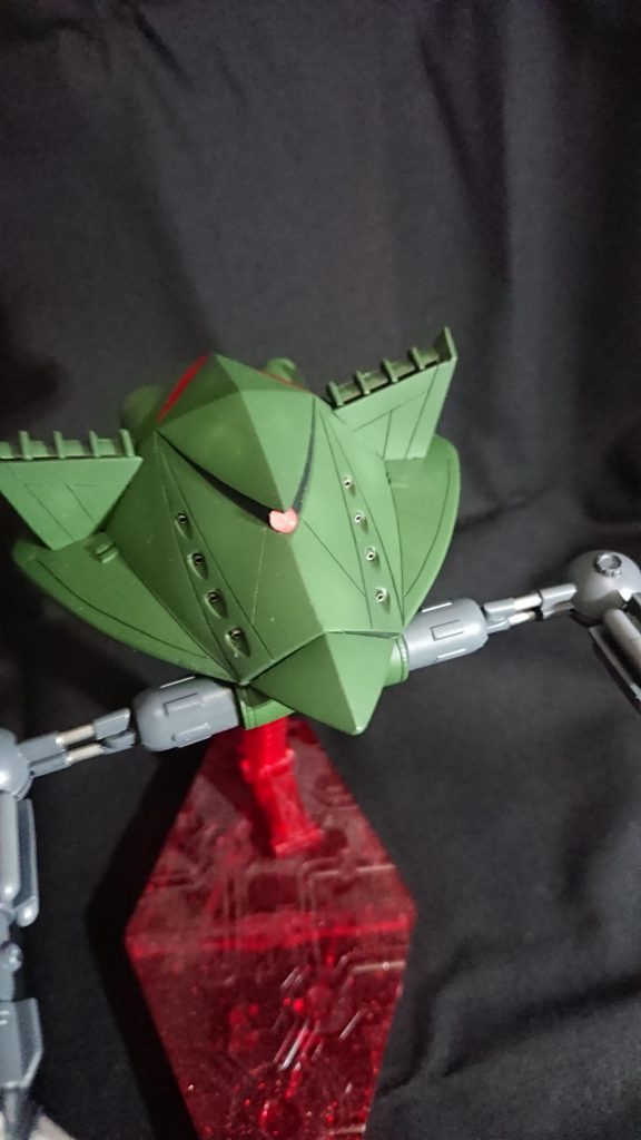 モノアイはHアイズ+銀テープを少し埋め込んで接着