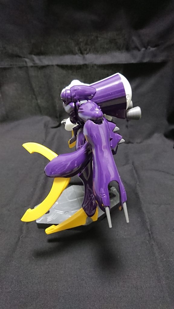 無塗装でも綺麗な光沢のある成型色なので素組みもアリかも