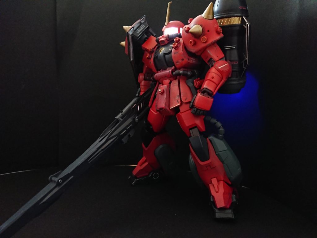 全体が光るようにクリアパーツをヤスリがけ。