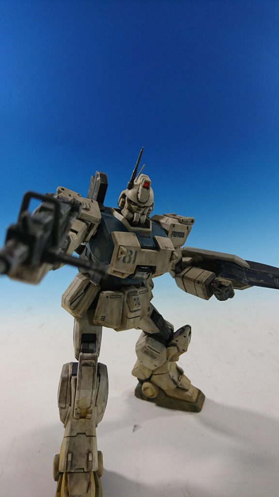 それにしてもこのEz-8、MGの中でも初期のほうのキットであるためかやはり稼働範囲が狭いですね.....。まあ腕や足はそこまで気になりませんが首と腰がポージングの時にクッソきついです。ほとんど動かねぇよコレ。
+