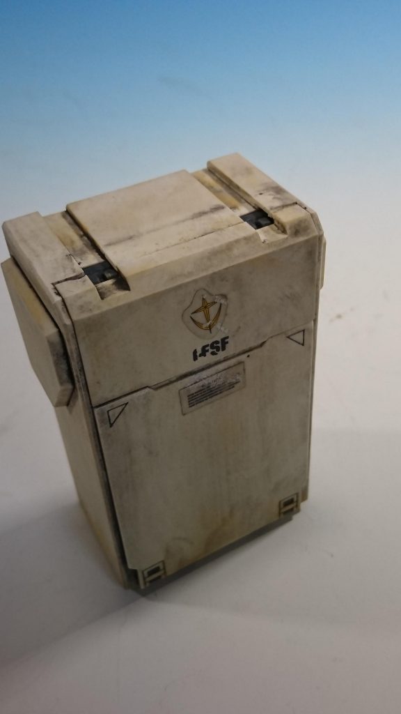 ウェポンラック。ちなみに中身のロケットランチャーは「そのうち別のやつで使いそう」と思いジャンクボックスに入れました。というわけで作っていません。
+