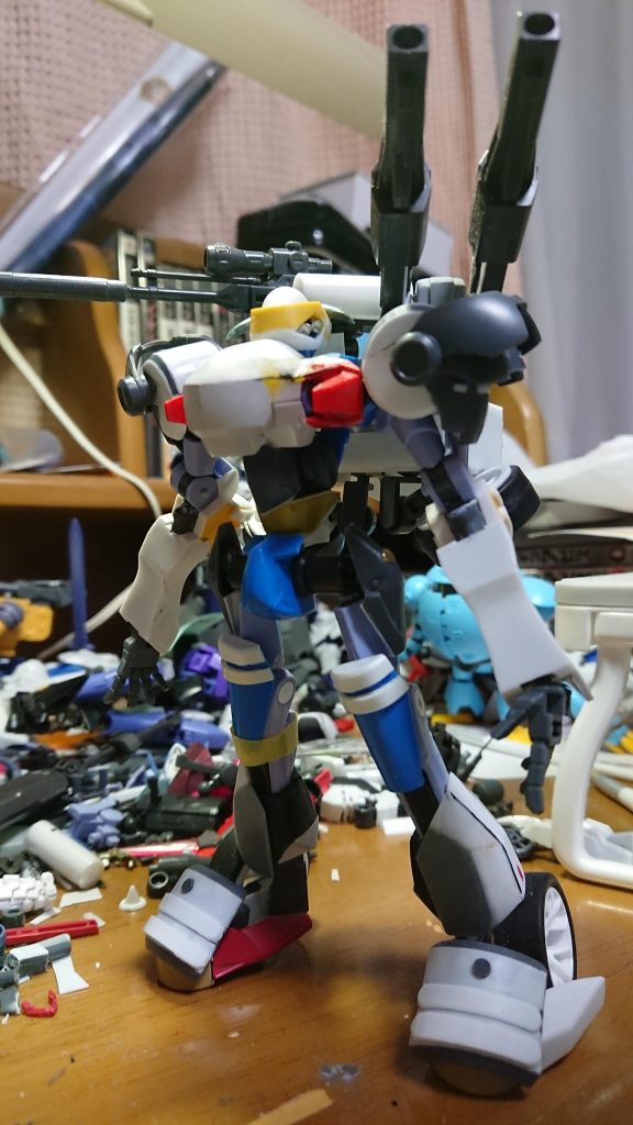 塗装前の状態です。今回初めて、パーツの形状変更や穴埋めにタミヤの光硬化パテを使用しました。(胸部装甲の黄色い部分)固まるまでの時間が短くとても使いやすかったです。