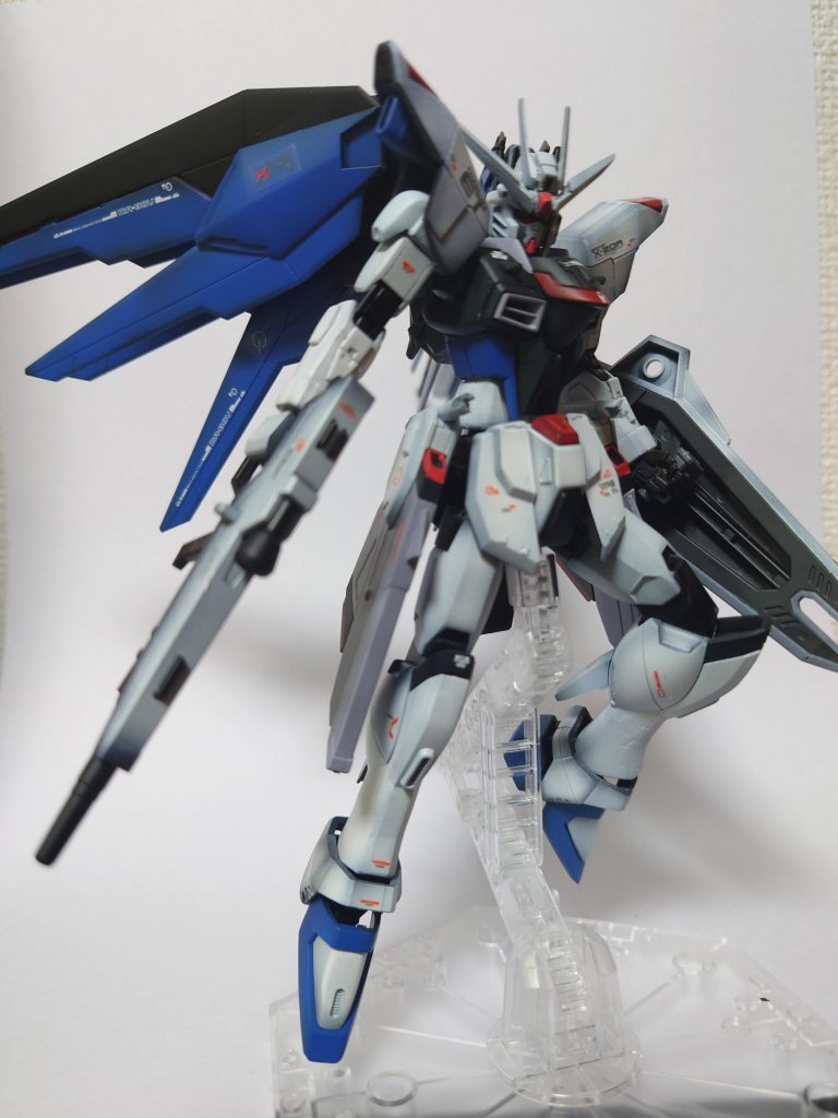 デカールは、RGストフリの水転写デカールを使用しています