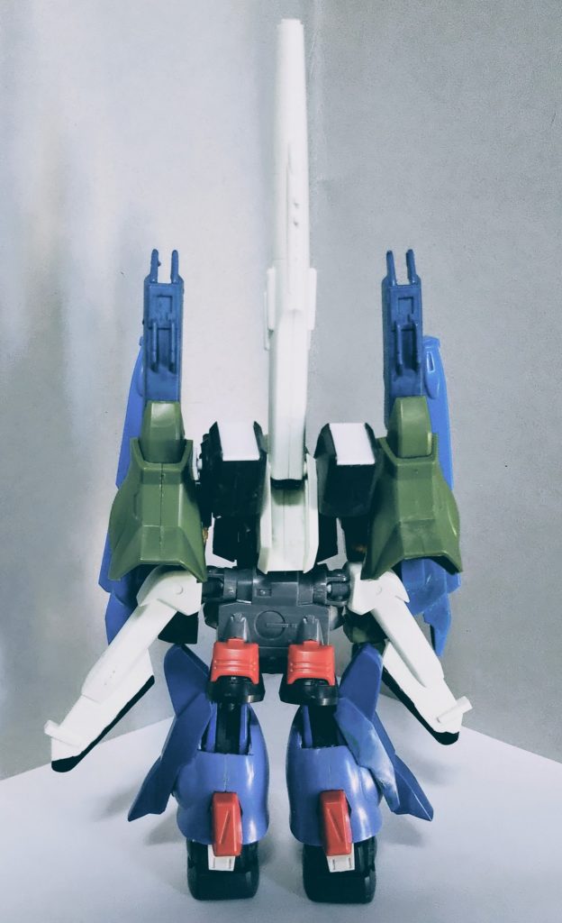 変形と呼ぶにはお粗末なクルーザーモードも有ったりしますが完成写真は省略