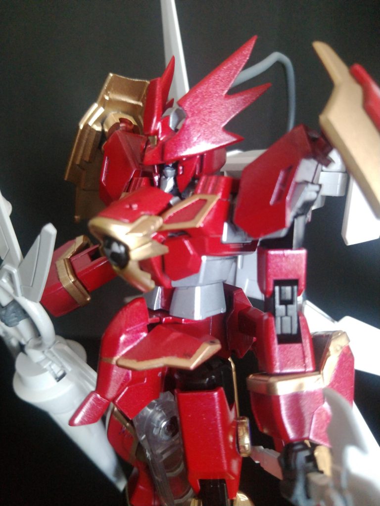 頭はAGEⅡマグナムベース。目元がほぼ見えなくてイケメン度は低めです。
騎士特有のスリットの入ったマスク？を再現したかったけどうまくいかず。