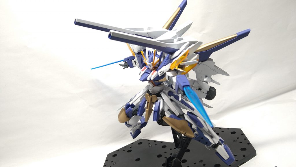 [武装:ビームサーベル]
前腕部にてビームサーベルを発生させる事により、武装を何らかの理由により失っても戦闘を継続させる事が可能。
出力により刃の長さを変えることが可能。