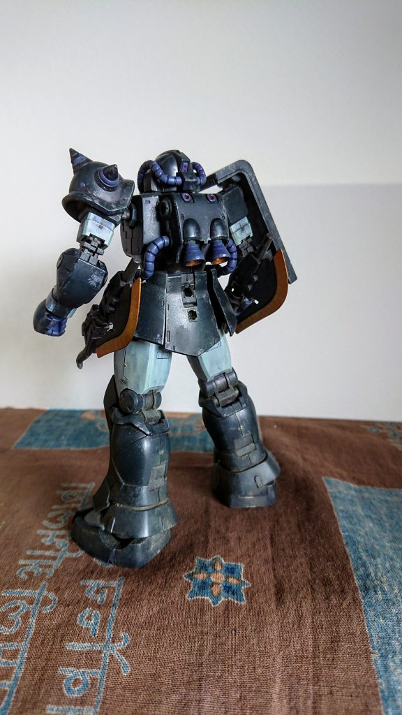 フロントとリア。本当に、オリジン系のキットは出来が良くてカッコいいですよねー。アクトザクと言えば、僕の中では青の方のイメージが強いのですが。お店で見かけて、衝動買いしたの覚えてます。w