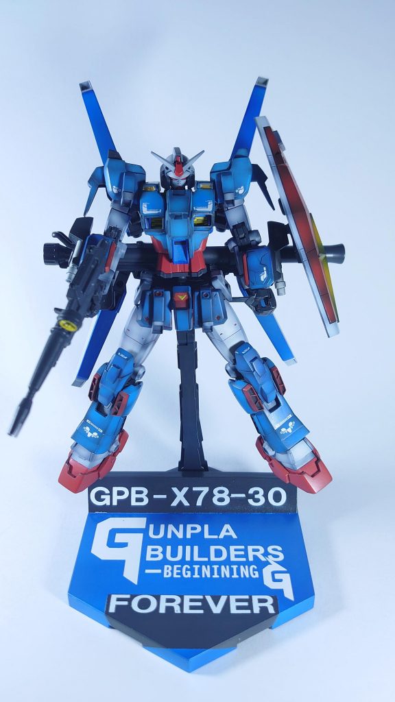 正面ですシルエットはフルアーマー特有のゴツさを無くし、すらっとさせるように意識しました
+