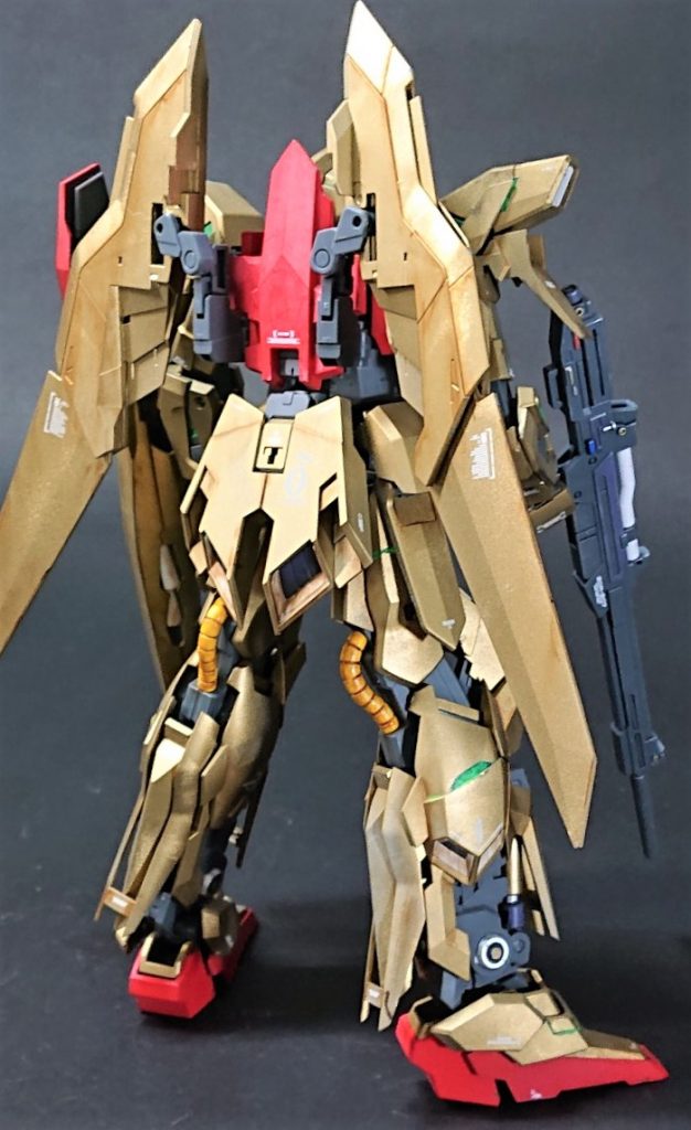 バックショットです。
外装以外に、パイプ部やシリンダー、一部関節などを塗っています。
最前線で戦っているわけではないのでウェザリングはエッジやモールド部などの強調程度に留めています。