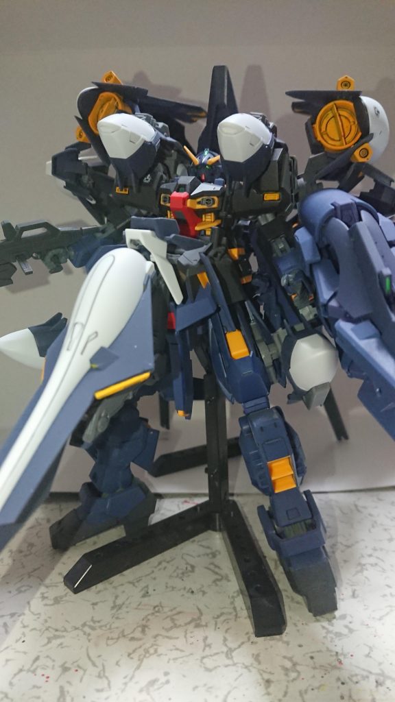 ⑤ハイゼンスレイ拠点制圧形態
武装:ヘイズルライフル、フルトドⅡ×2、熱核ロケットブースター+スプレッドシールド×2、連装型コンポジットシールドブースター、強化型ウインチキャノン×3、ウーンドウォート(ブースター形態)、メガカノン×2
内容:全武装を装備した形態。さらにウーンドウォート1機をジェネレータ兼追加ブースターとして連結、拠点到達後分離して制圧の効率をあげる。