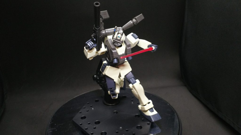 新規パーツとしてビーム・ガンが付属。いわゆる「ジム・ライトアーマーが持ってるヤツ」 オリジンアレンジで他の武器同様に少し大型化して存在感がアップしてます。