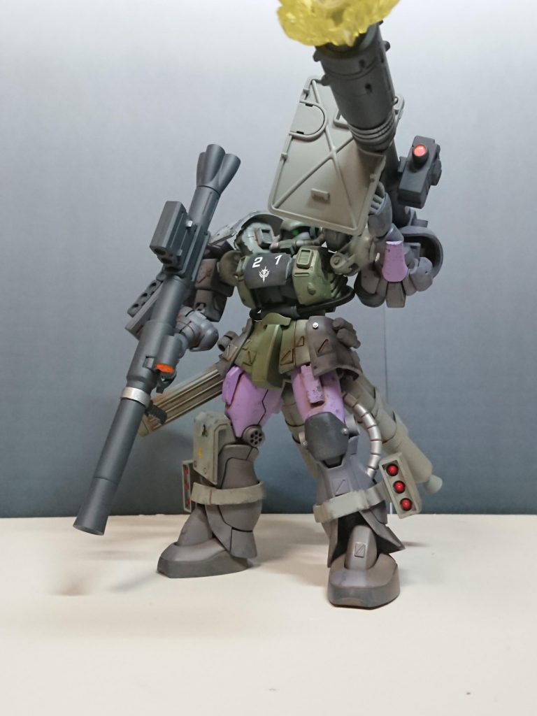 肩部パワートルクユニットによって出力が向上しており、大型火器の連発を片腕で行うことができる。