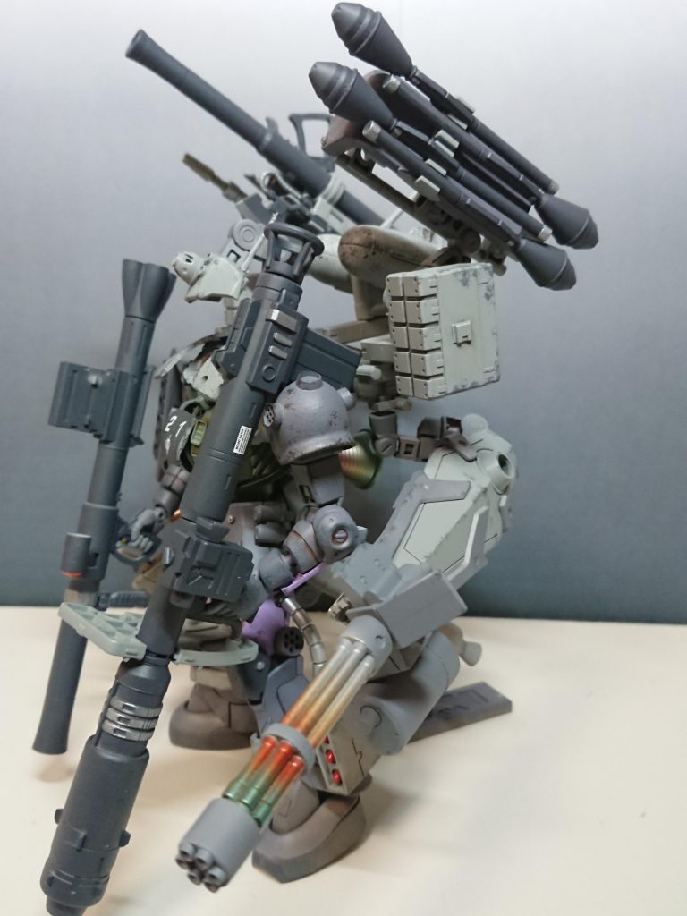 左側武装・ガトリングシールド・ミサイルボックス・シュツルムファウスト×4