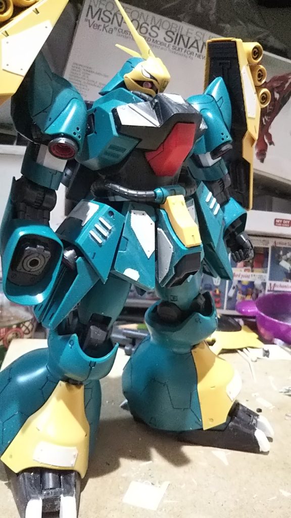 プラバンをペタペタはる。足は２本爪に改造。