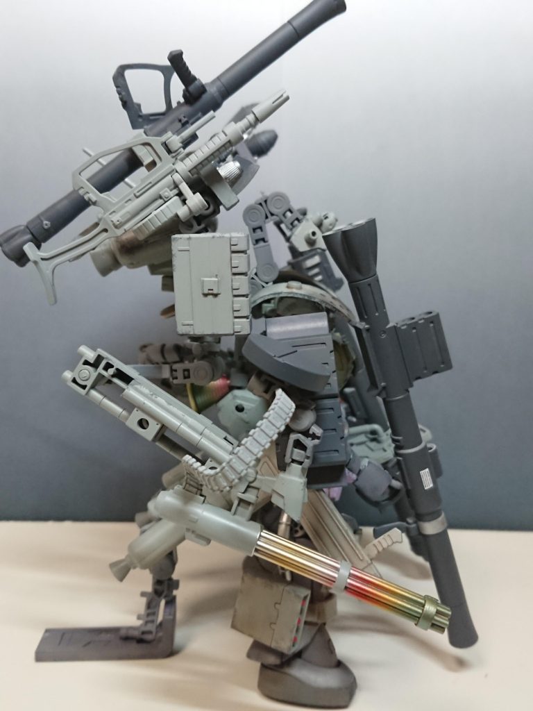 右側装備・ザクバズーカ(初期型)・ザクマシンガン・チェーンガトリング・ヒートホーク・ミサイルボックス