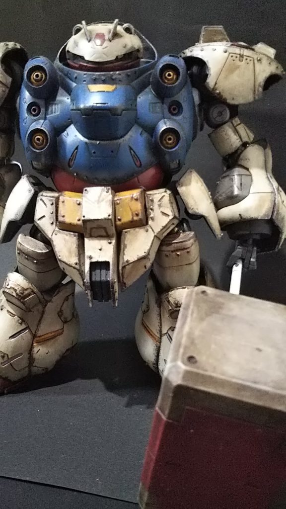 リベット(ポチポチ)とツインアイを若干大きくしています。太ももの装甲延長が主な変更改修。