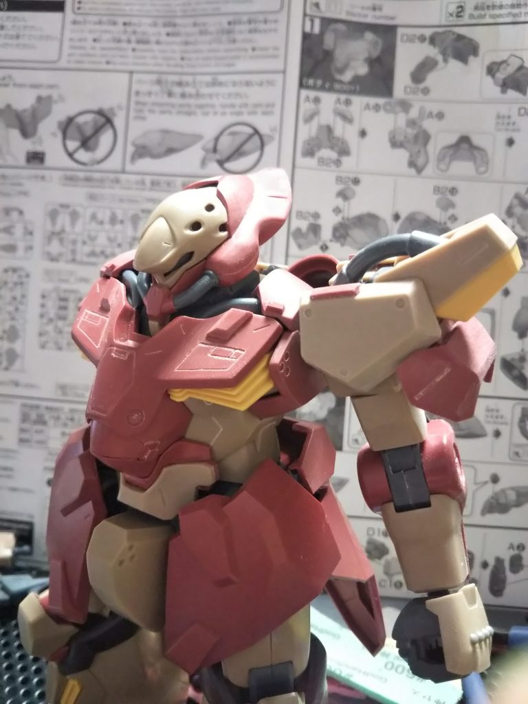 スジ彫りや円形モールド彫りをしました。