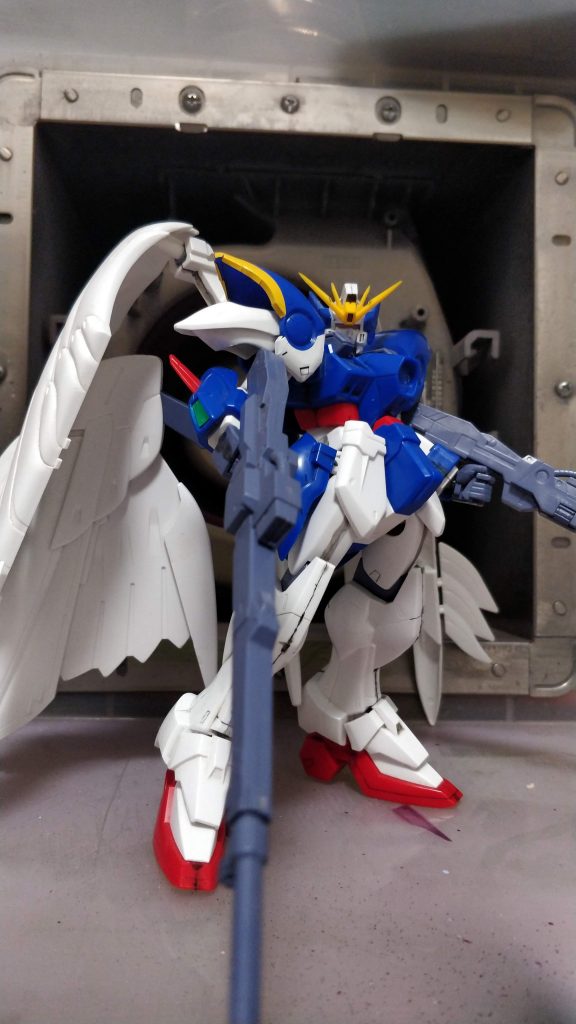 まずはいつもの通り、合わせ目消しと腰の角度です。
が、、、実はこの時には昔の作り方をすっかり忘れていたのです。。