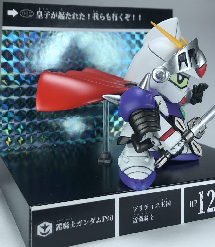 何も考えずにマントを作っちゃって重くて自立できなくなってしまったので、急遽支柱をつけました