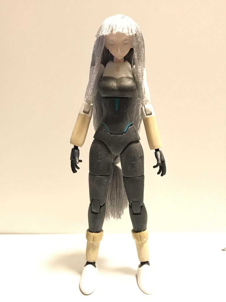 そして、毛玉をほぐして1本1本にし髪を作りました
長めにしておけば、ポニーでも三つ編みでもいけます