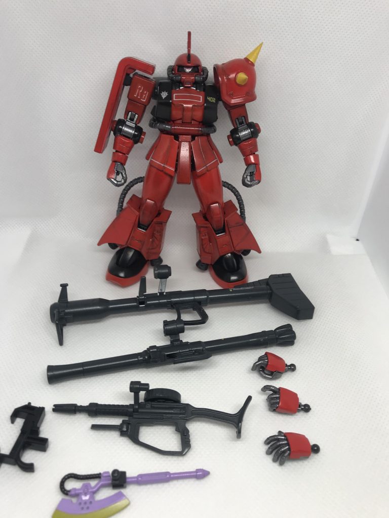 内容物一覧。
シールドにつけるウエポンラックは、シャアザクのシールドが大きくてはまらなかったので、延長工作で取り付けられるようにしました。