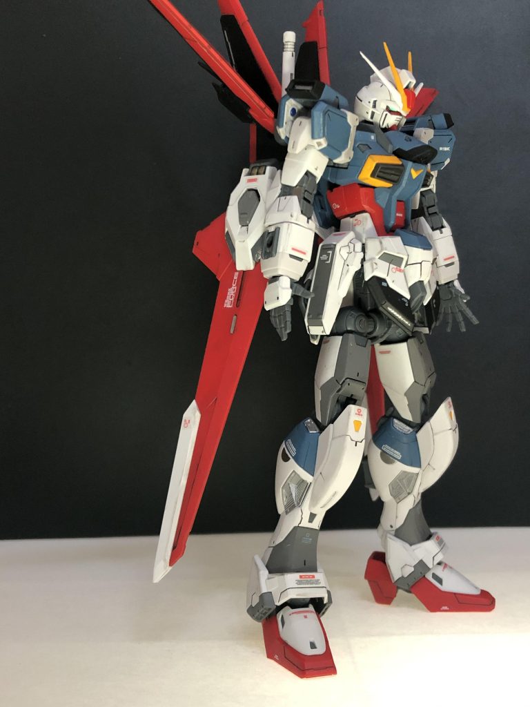基本は缶スプレーと筆塗りで仕上げたのですが、所々にｶﾞﾝﾀﾞﾑﾏｰｶｰを使用しました。
    +