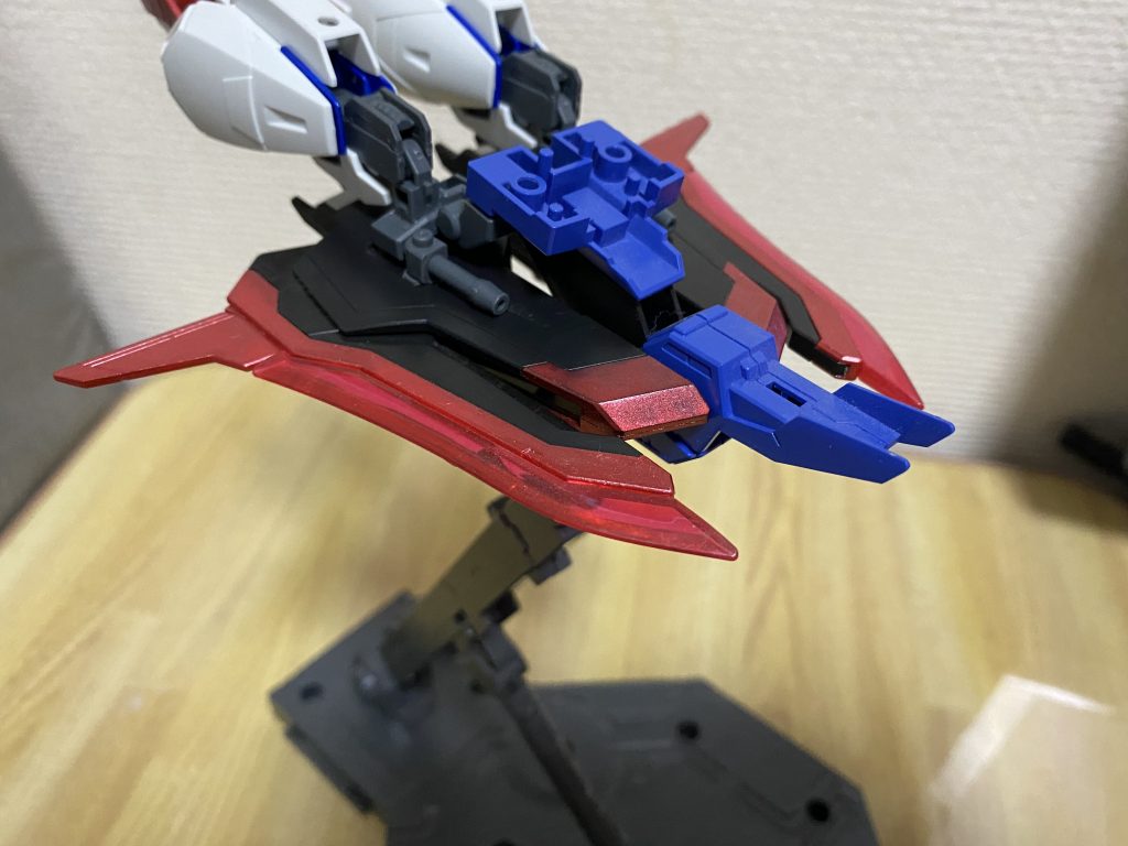 サポートメカの状態でもサーベル刃付けられます。