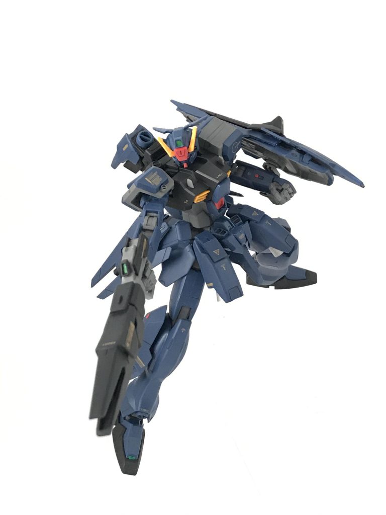 ハイエネルギービームライフル。装弾数は6発。汎用ビームライフルに比べ威力が高いが、発射までに1秒間のチャージが必要。