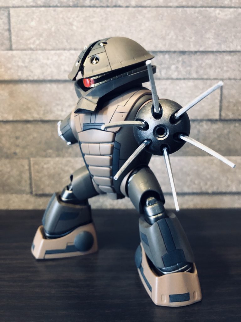 右腕部を抜いて隻腕にしました。０８小隊版のアッガイです。