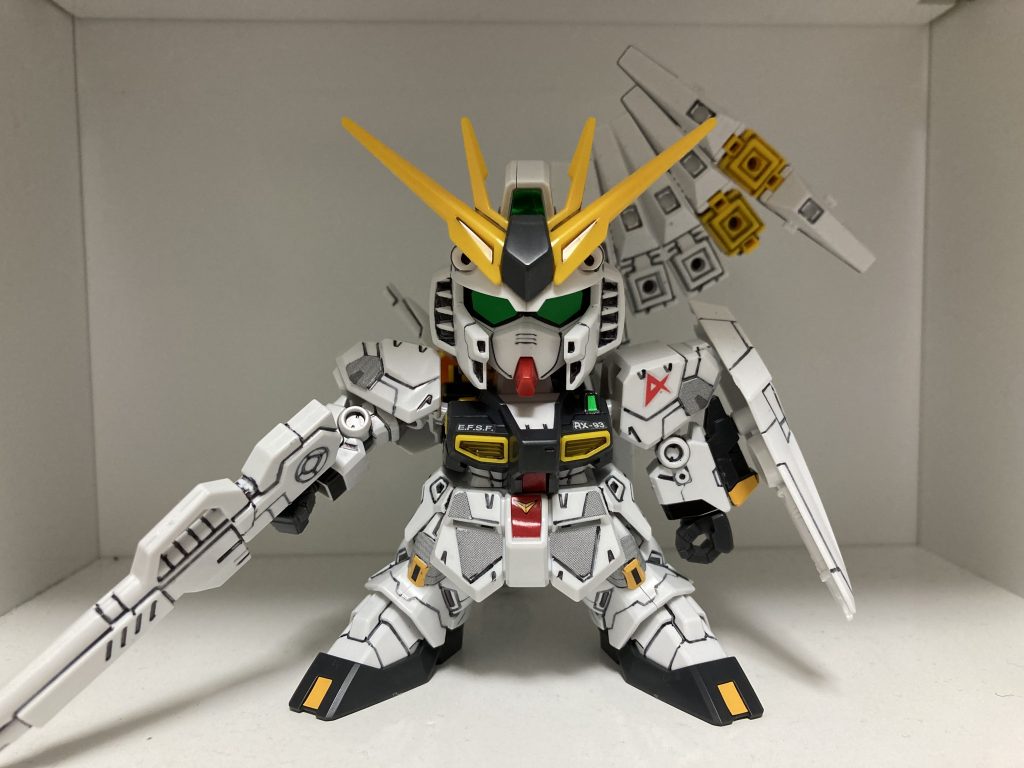 νガンダムのデザイン考えた人、神。墨入れしかしてないSDでこんなにカッコいい。