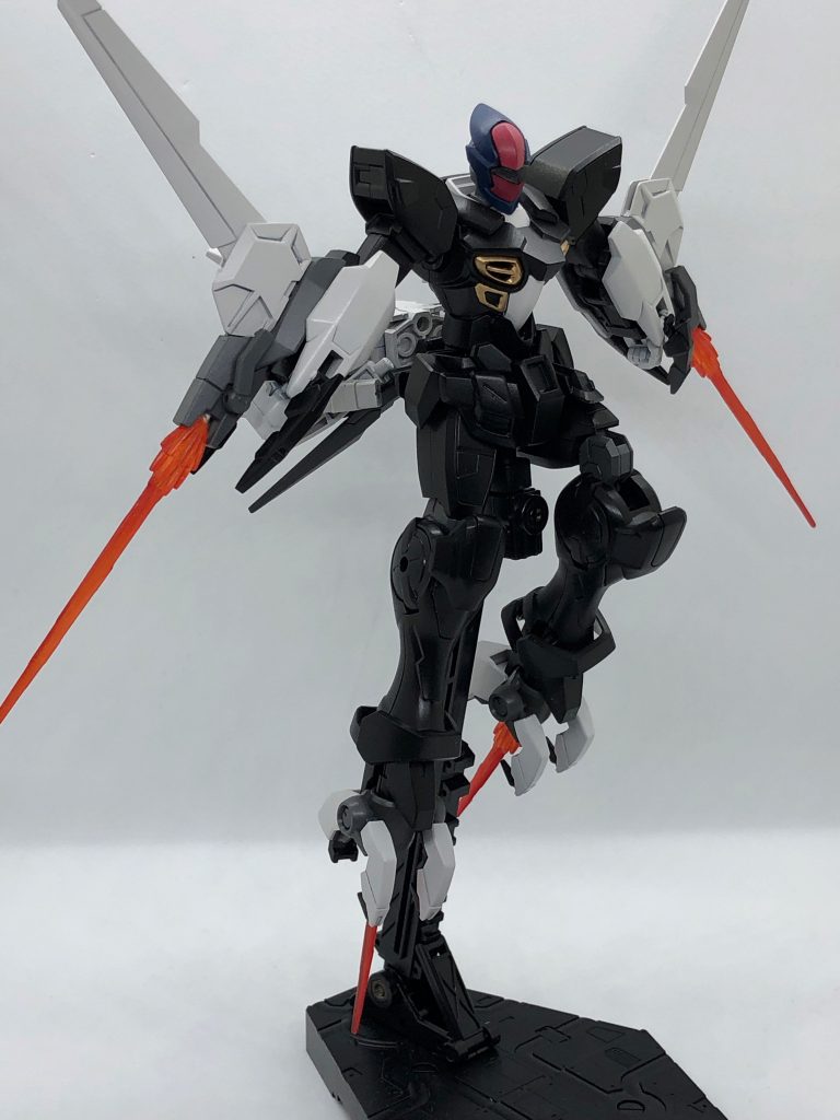 合体時には遠距離武器、近接武器の追加の他、機動性の向上さらにトランザムの使用も可能になり、戦闘能力が大きく向上します。