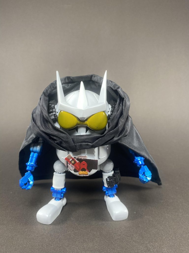 エターナルといえばマント!!
布で自作しました。
針金を入れてるので簡単な表情くらいはつけられます。