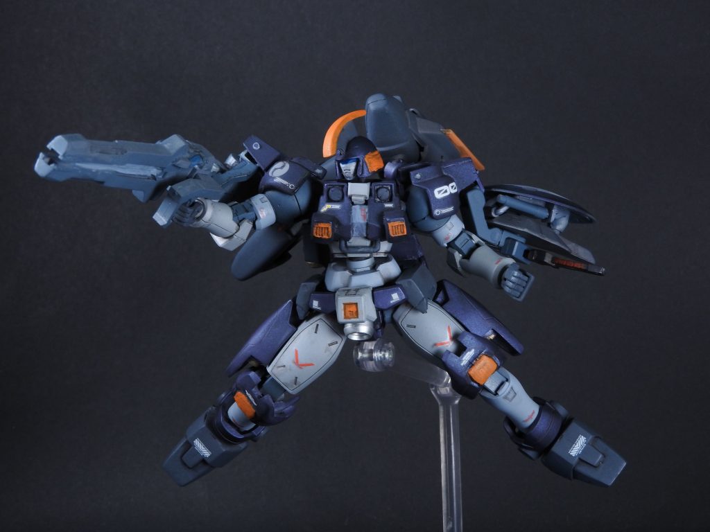 メインアームはトールギスⅢのメガキャノンを採用。