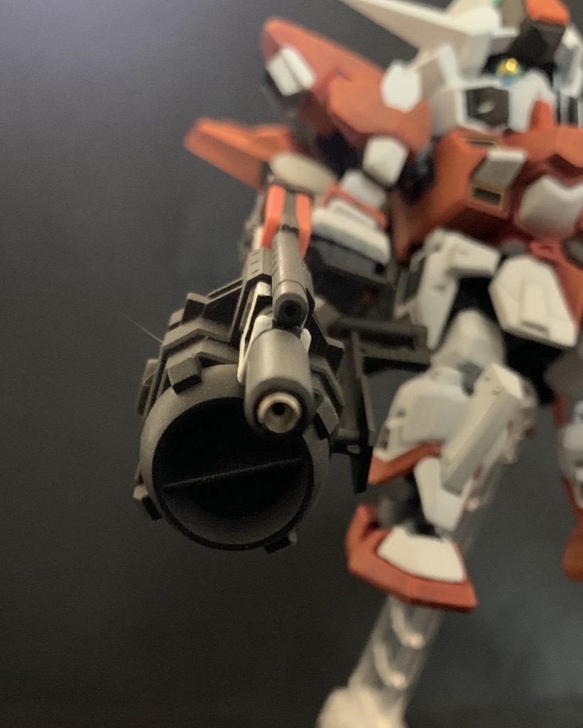 銃口にもメタルパーツ埋め込み。
    +