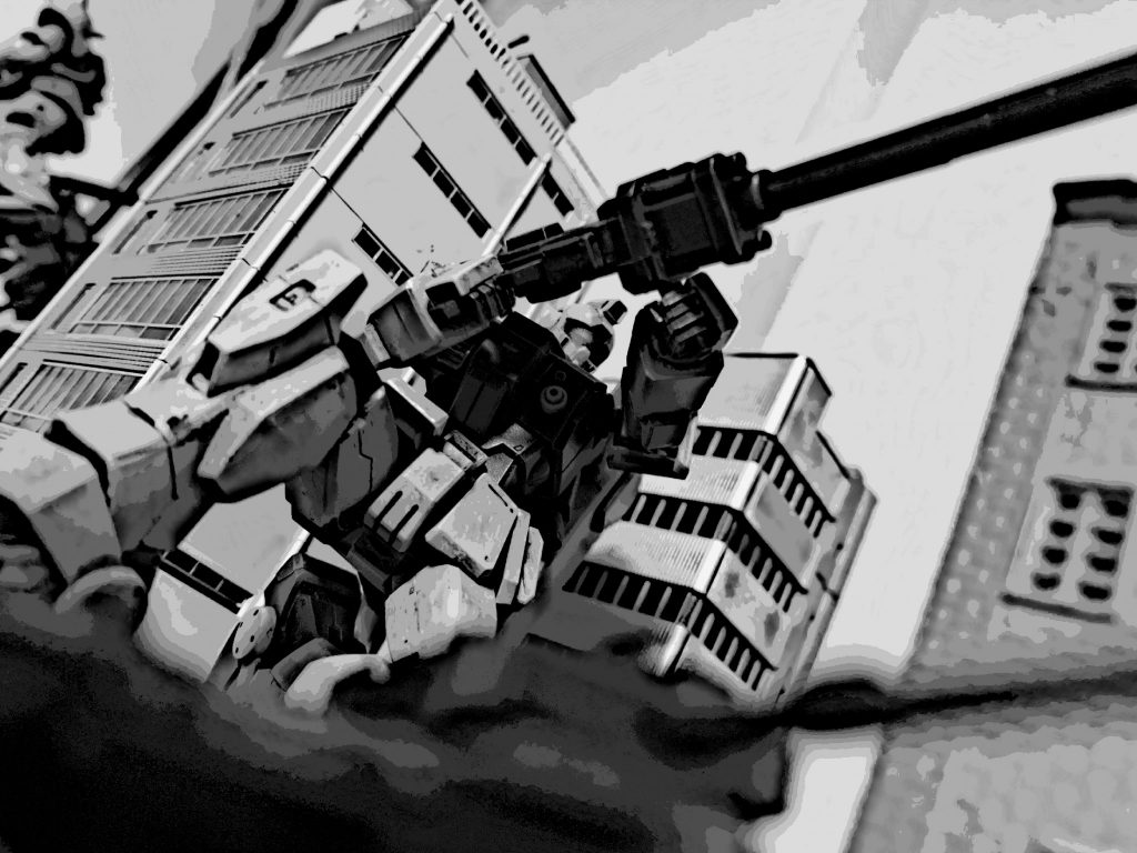 ジムヘッド　1/150の戦車の食玩と重ねて下から撮影