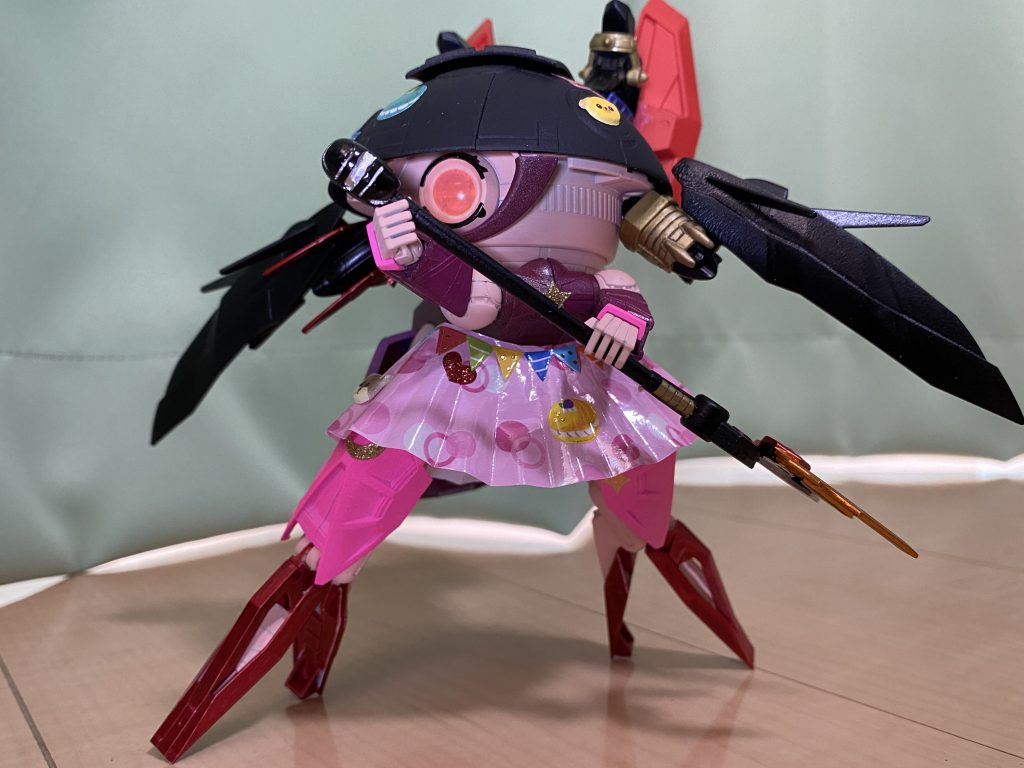 マイクはパテででっち上げ。
歌って踊れる可愛いアイドル！