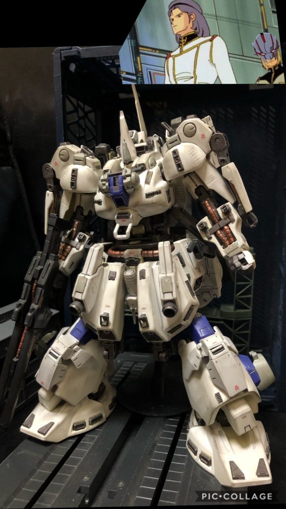 シロッコ「うむ、ご苦労だったな.....な、なんだコレは...!私の設計と違っている!どうゆう事だ!?」oyz「フフフ...いかがでしょう?」シロッコ「貴様!何故、私の設計通りに造らん!?ちゃんと説明書は見たのか!!?ガ○クタ鑑定団で安く(1300円位?)販売していたとはいえ、ちゃんと箱の中に入っていただろう!」oyz「フフフ....改造こそ私の本分。可変もせずにそのまま作るなどと、出来る筈もない...。」シロッコ「何!?貴様は一体!?」oyz「フフフ...私は工場長ではない。フォースチームGUNSTARDOMの可変開発室長、oyzと言う者だ。」シロッコ「なんだと!GUNSTARDOM...だと!!.......知らんな。」oyz「いや、そこは噂くらいは....?」シロッコ「知らん。私の設計通りに造らん奴に用は無い。帰れ。」oyz「いやちょっと!まあその、そのまま作ったらいかんのですよ!このままじゃ悲劇を迎えますよっ!」シロッコ「なんだと?どういう事だ!?」oyz「何かさっき夢みたでしょ?とてもリアルな....。」シロッコ「何!?何故それを!貴様はニュータイプなのか!?....いや、どう見てもそうは見えんが。」oyz「あれはアニメ...いや、夢じゃない、ホントの事さ〜♫、なんです。」シロッコ「突然何を言う。そんな訳はあるまい。」oyz「気付かないのも無理はありません。この世界はすでに一巡した後の世界なのです。」シロッコ「何!?一巡した世界だと!?それはどういう事だ!?」oyz「すでにZガンダム放映から時間がどんどん加速され、宇宙世紀は黒歴史としてその終焉を迎え、そして、再び始まったのです。映画版とTVで結末が違う様に、また新たな世界が始まったのですよ。」シロッコ「何を、訳のわからん事を...。」