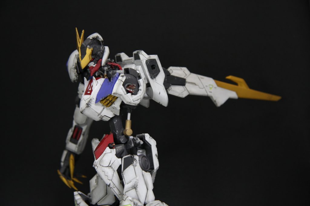 頭部の破損状態ですが、元々のガンダムフレーム再現ができずにオリジナルで製作しました。