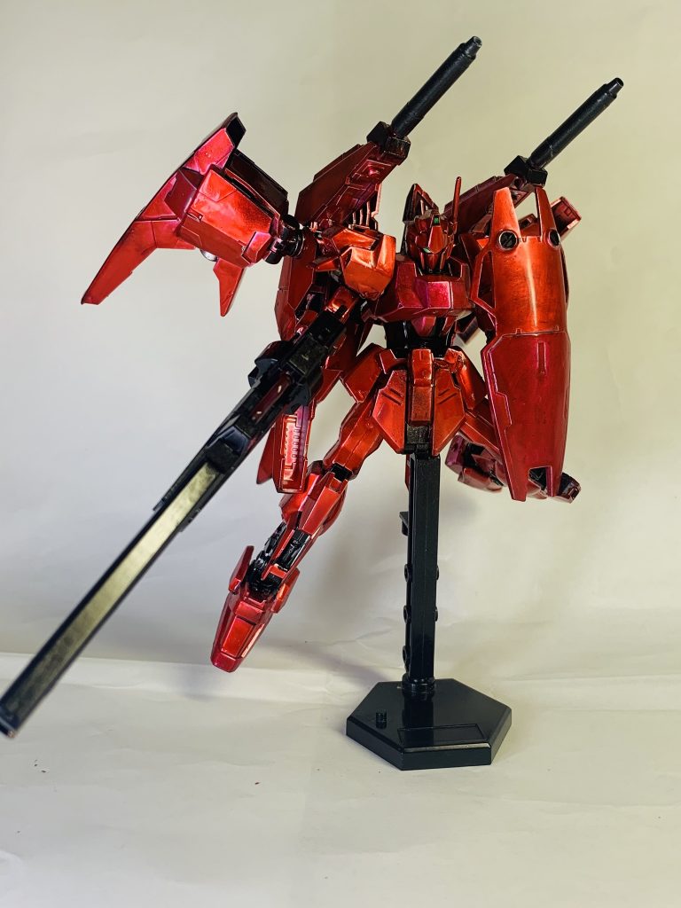 赫式(合体状態)大出力ビームガンと大量に増加されたバーニアによる殺人的加速で一騎当千の活躍を示す。