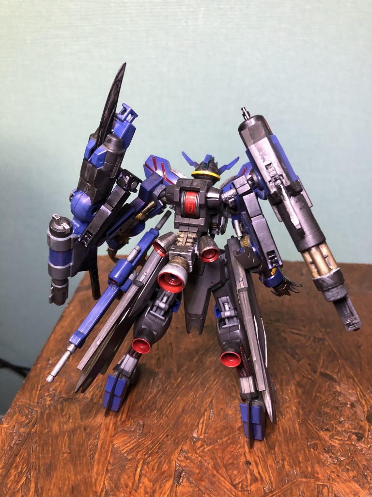 ブースターの代わりにサブアームを取り付けた代わりにバーニアを増やしました。ここぞと言う時はサブアームを強引に引きちぎって相手に叩きつけます。